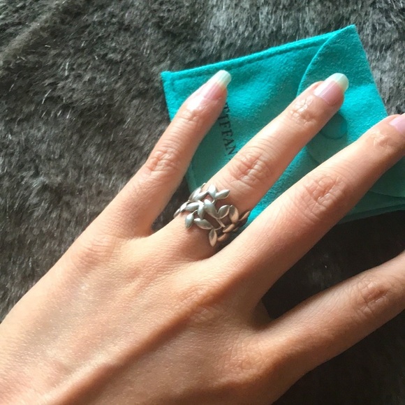 Paloma Picasso® Olive Leaf band ring in sterling silver. - Picture 5 of 9
